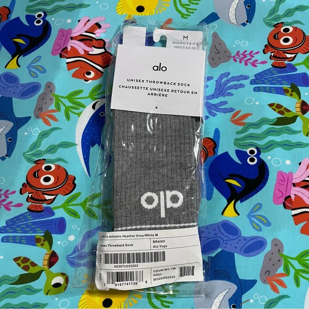 New Alo Yoga Unisex Throwback Sock in Athletic Heather Grey/White